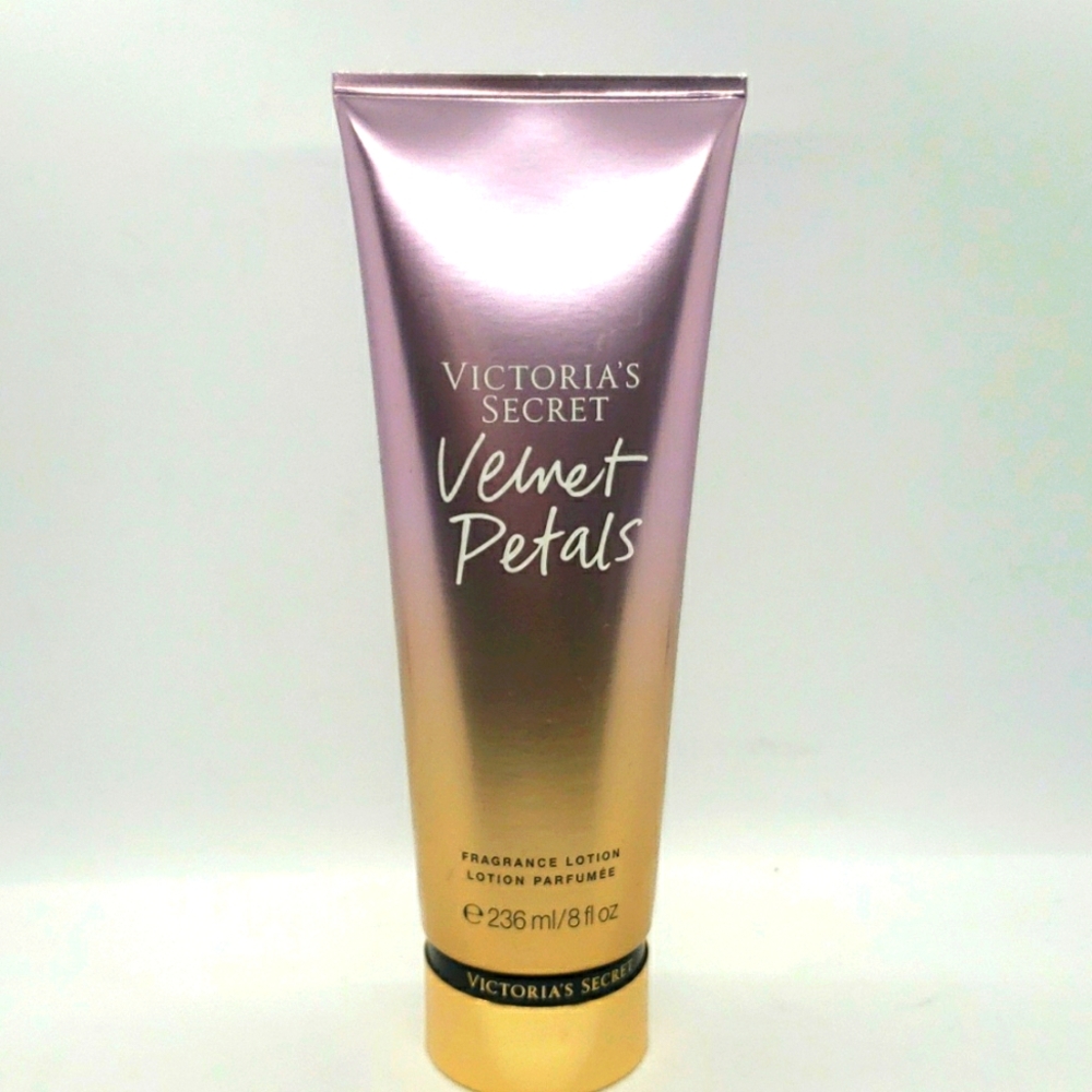Victoria's Secret Velvet Petals Fragrance Lotion NWT